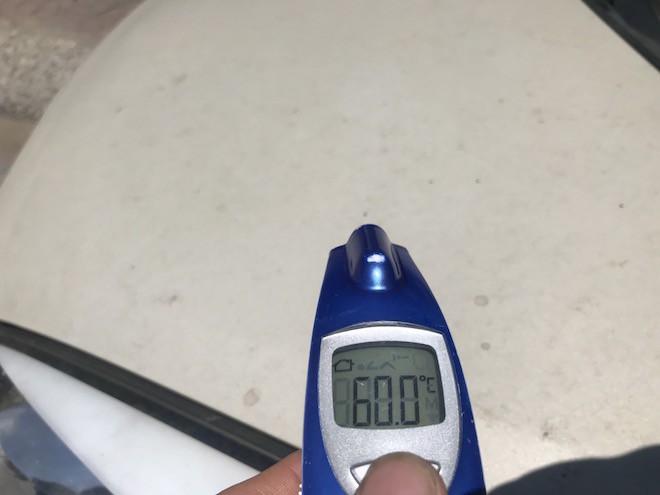 Nghệ An: Nhiệt độ tới 60 độ C, người dân trèo lên nhà cao tầng tưới nước hạ nhiệt