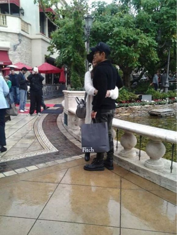 Minh tinh xứ Hàn vướng scandal nghiêm trọng: Sao nam trở lại và được tung hô, sao nữ không ngóc đầu lên được!