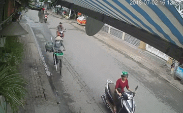 Tai nạn hy hữu: Pha xoay người của chị đồng nát khiến người đàn ông lĩnh trọn hậu quả Tai nạn hy hữu: Pha xoay người của chị đồng nát khiến người đàn ông lĩnh trọn hậu quả