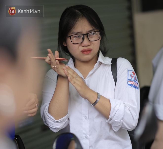 Chấm thi THPT Quốc gia 2018: Đã có bài thi bị điểm liệt 0, 1 và xuất hiện điểm 9.5 môn Ngữ Văn