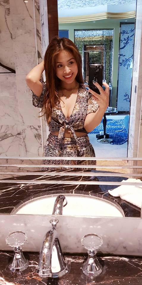 Tuổi 33, Vân Hugo vẫn táo bạo khoe vòng 1 nóng rẫy đốt mắt người nhìn