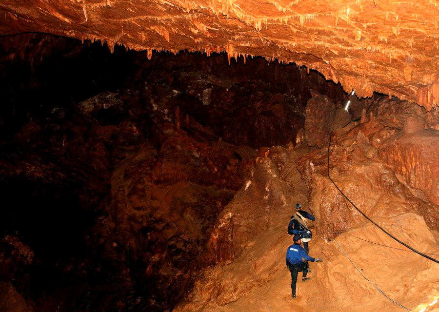 Bên trong hang Tham Luang, nơi đội bóng Thái Lan mắc kẹt 10 ngày