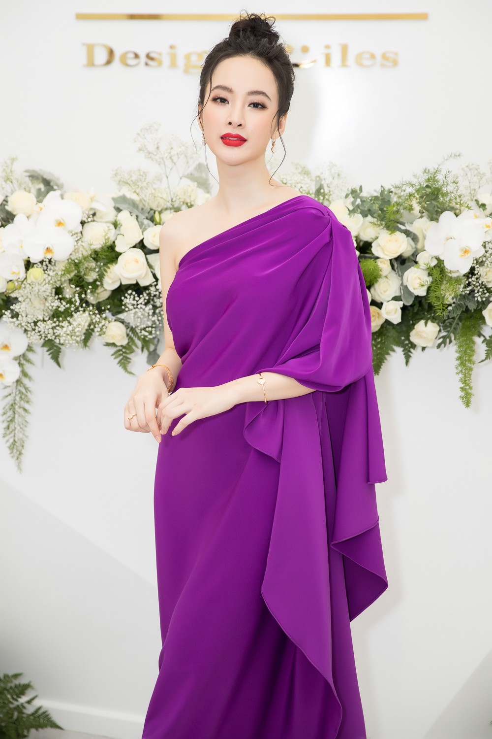 Angela Phương Trinh đeo trang sức hơn 1 tỷ đồng, đẹp lộng lẫy dự sự kiện