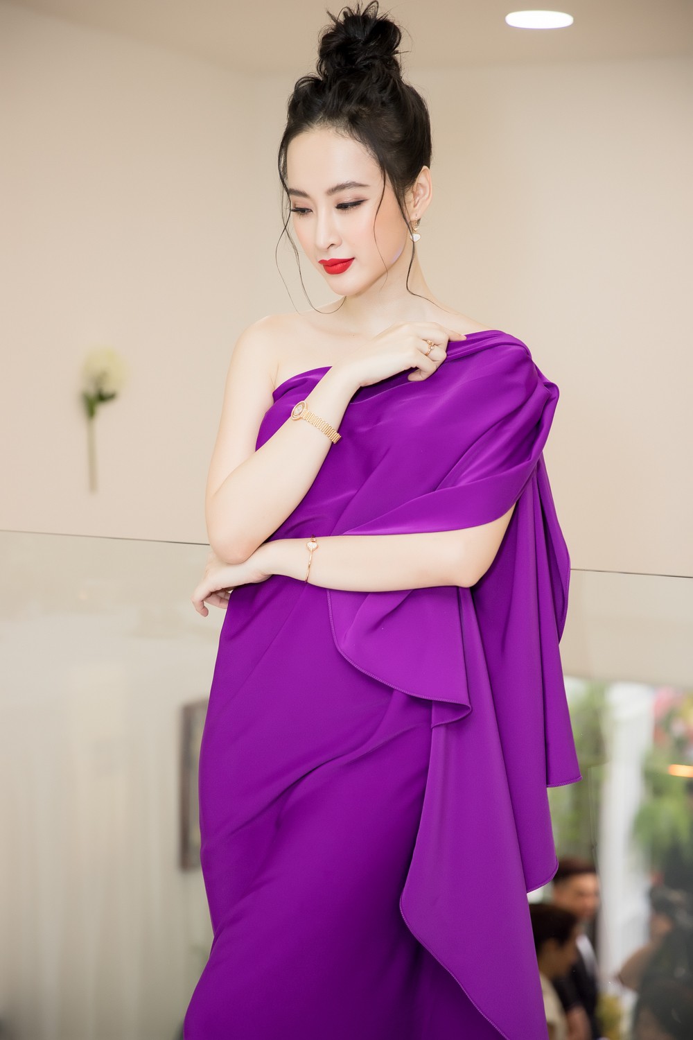 Angela Phương Trinh đeo trang sức hơn 1 tỷ đồng, đẹp lộng lẫy dự sự kiện