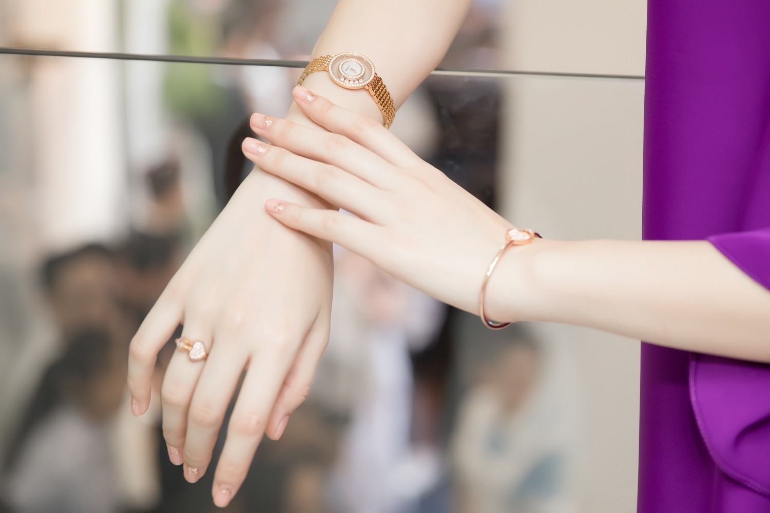 Angela Phương Trinh đeo trang sức hơn 1 tỷ đồng, đẹp lộng lẫy dự sự kiện