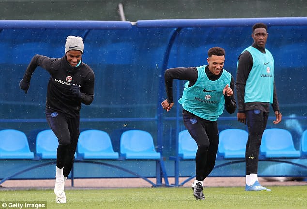 Dàn sao Anh hưng phấn, tươi hết nấc sau ngày đả bại Colombia Dàn sao Anh hưng phấn, tươi hết nấc sau ngày đả bại Colombia