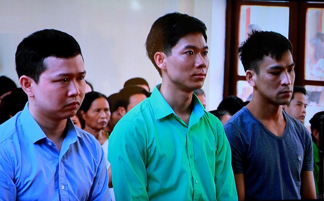 Vụ thảm họa chạy thận ở BV Đa khoa Hòa Bình: Khởi tố PGĐ và trưởng phòng vật tư Vụ thảm họa chạy thận ở BV Đa khoa Hòa Bình: Khởi tố PGĐ và trưởng phòng vật tư