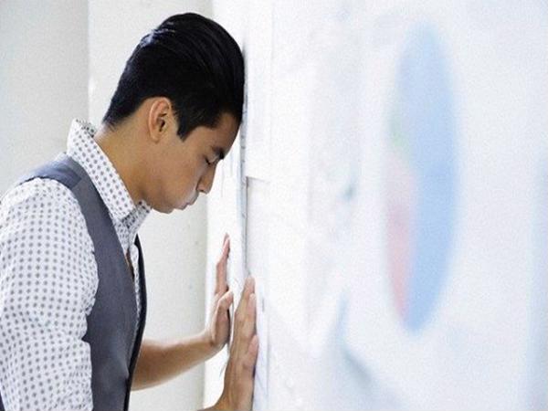 4 tháng nay vợ luôn khó chịu mỗi khi tôi ôm hôn 4 tháng nay vợ luôn khó chịu mỗi khi tôi ôm hôn