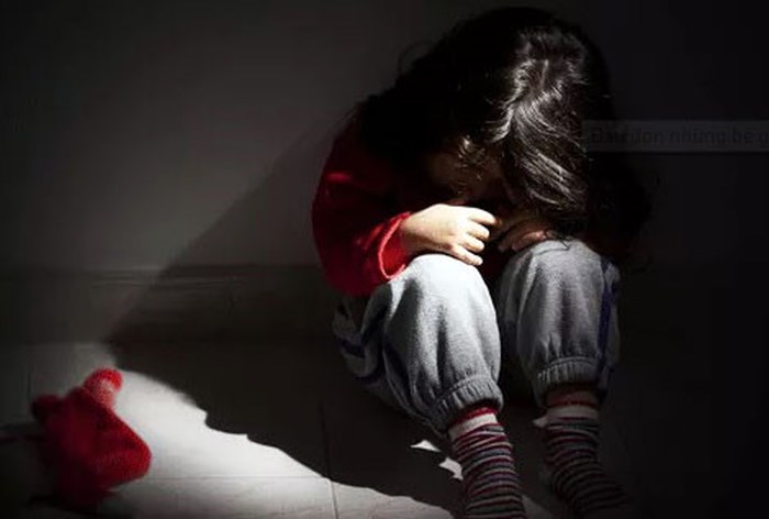 Khởi tố một cựu công an sau vụ bé gái 6 tuổi bị hiếp dâm