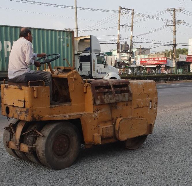 Vụ bỏ 200 triệu làm đường dân sinh: Phá đường nhựa quay về đường đất