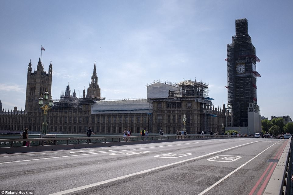 Câu chuyện World Cup ở nước Anh: Phố xá vắng tanh không ai qua lại, 5 triệu người xin nghỉ phép sau đêm ăn mừng chiến thắng