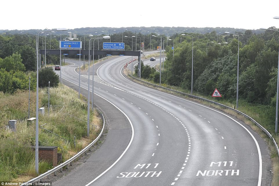 Câu chuyện World Cup ở nước Anh: Phố xá vắng tanh không ai qua lại, 5 triệu người xin nghỉ phép sau đêm ăn mừng chiến thắng