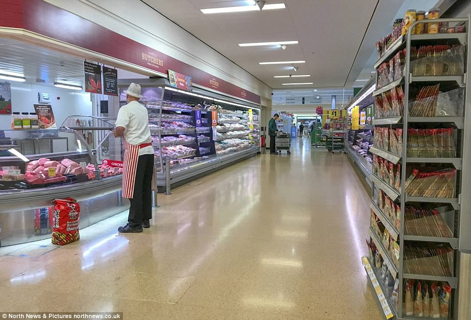 Câu chuyện World Cup ở nước Anh: Phố xá vắng tanh không ai qua lại, 5 triệu người xin nghỉ phép sau đêm ăn mừng chiến thắng