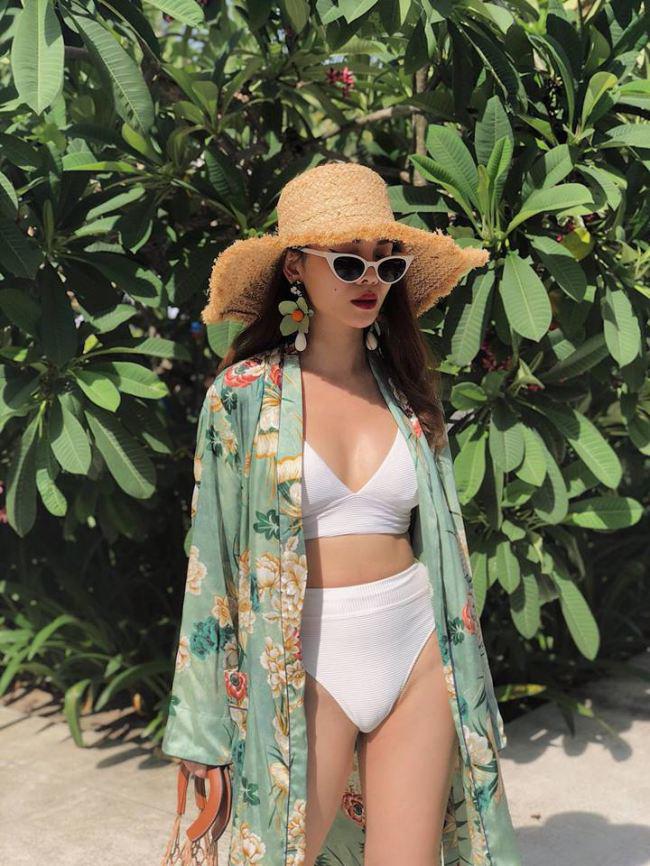 Đường đua sexy hè này, sao Việt vinh danh những mẫu bikini vô cùng đốt mắt