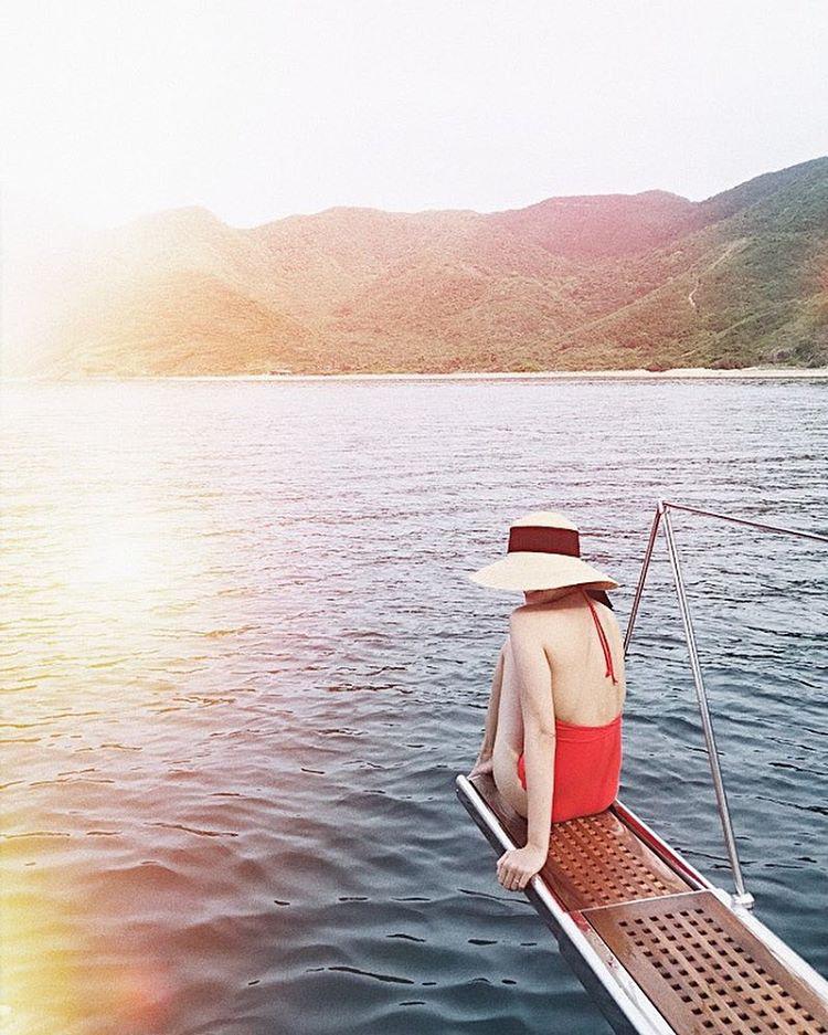 Đường đua sexy hè này, sao Việt vinh danh những mẫu bikini vô cùng đốt mắt