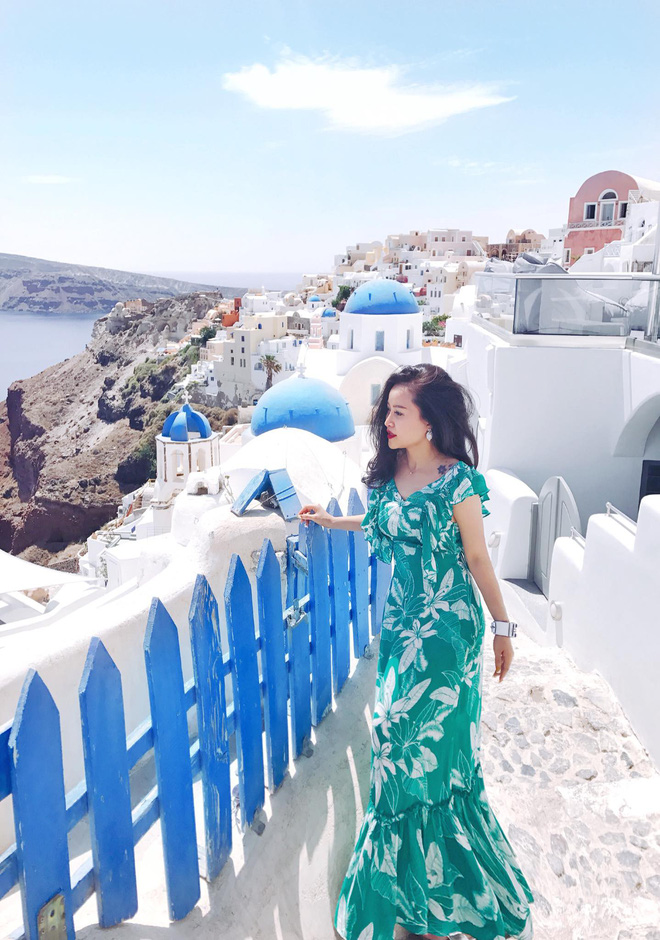 Ông bố xăm trổ lọ mọ pha sữa đêm cho con, dân mạng thắc mắc vợ đâu và câu trả lời khiến bao người ghen tỵ