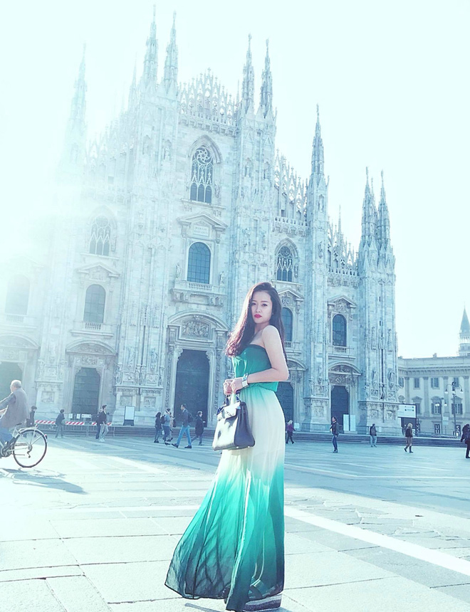 Ông bố xăm trổ lọ mọ pha sữa đêm cho con, dân mạng thắc mắc vợ đâu và câu trả lời khiến bao người ghen tỵ