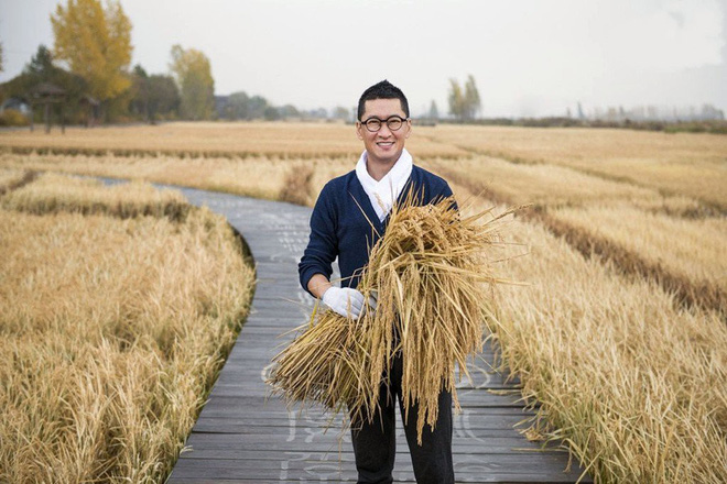 Gần 50 tuổi vẫn chưa lập gia đình, Nhĩ Khang Châu Kiệt tới tận bây giờ mới có tin đồn hẹn hò