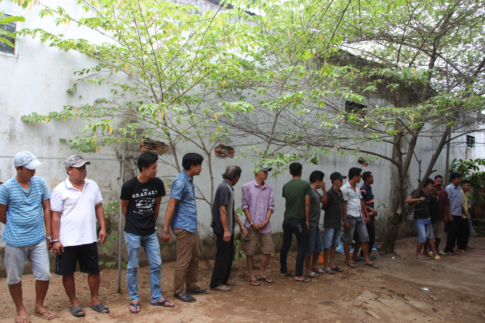 Bắt quả tang 18 người đá gà ăn tiền tại Cần Thơ