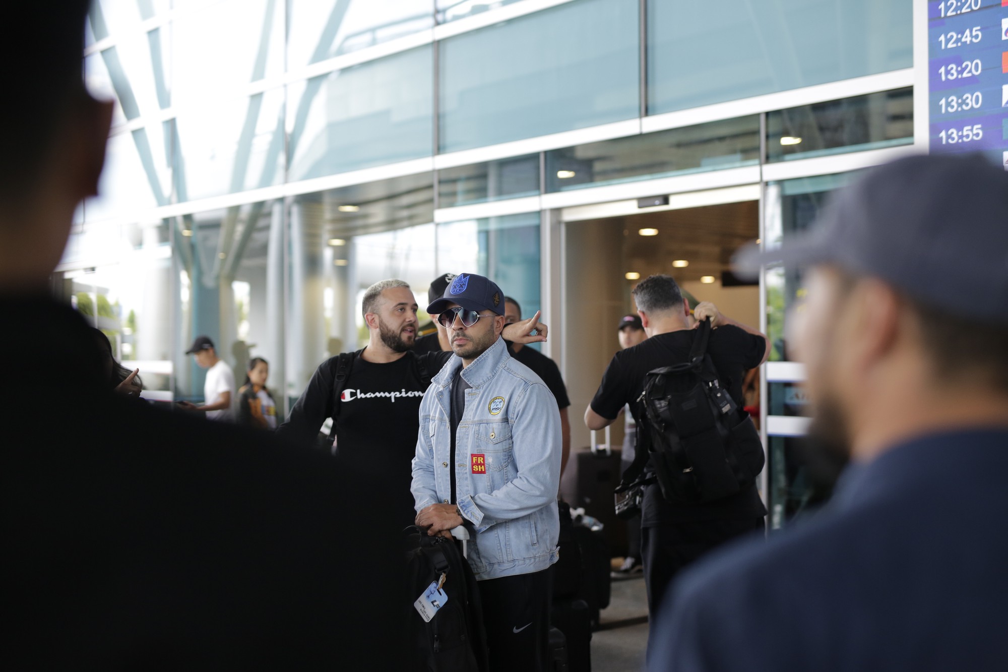 Chủ nhân siêu hit 5 tỷ view Despacito đã có mặt tại Đà Nẵng, mang theo ekip hùng hậu 30 người