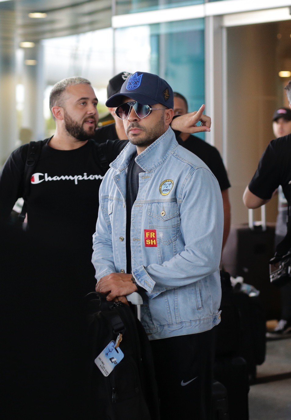 Chủ nhân siêu hit 5 tỷ view Despacito đã có mặt tại Đà Nẵng, mang theo ekip hùng hậu 30 người