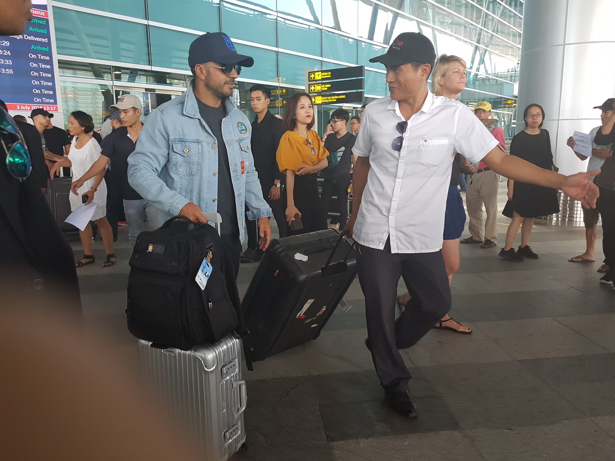 Chủ nhân siêu hit 5 tỷ view Despacito đã có mặt tại Đà Nẵng, mang theo ekip hùng hậu 30 người