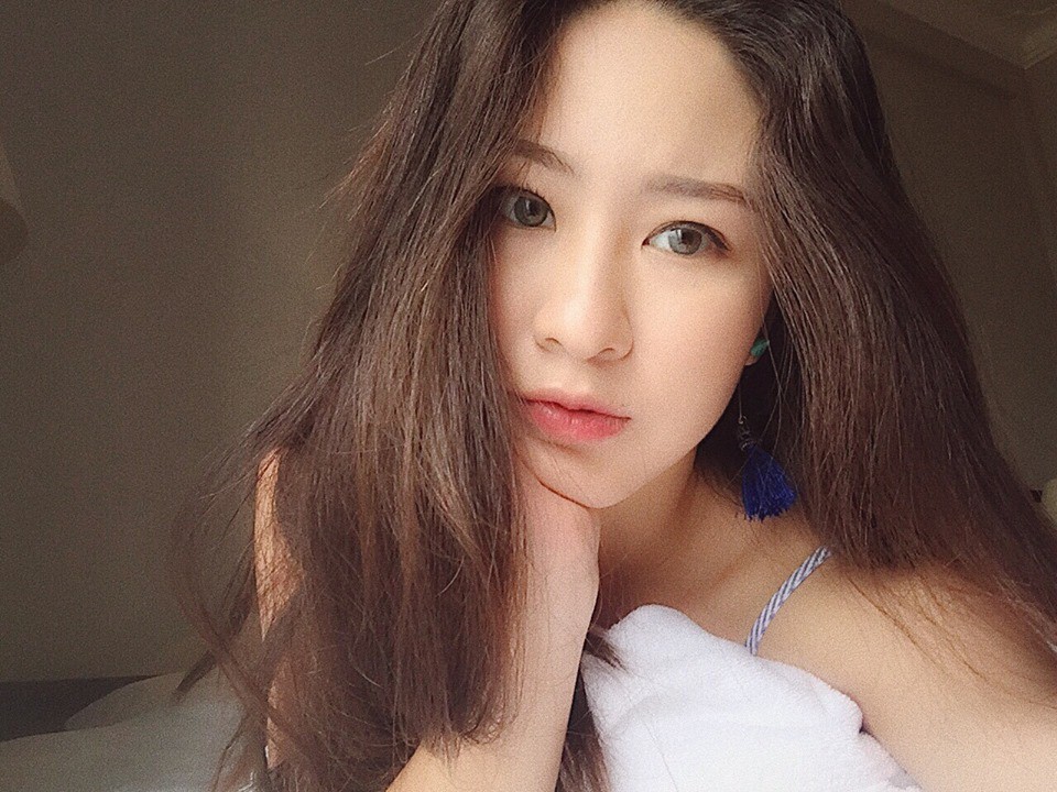 Thủ khoa ĐH Sân khấu Điện ảnh: Nữ nhiếp ảnh gia xinh đẹp, nóng bỏng chẳng kém gì hotgirl