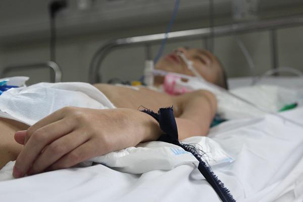 Tưởng con say nắng, không ngờ mắc bệnh gây bại não, liệt tứ chi vì sai lầm của mẹ