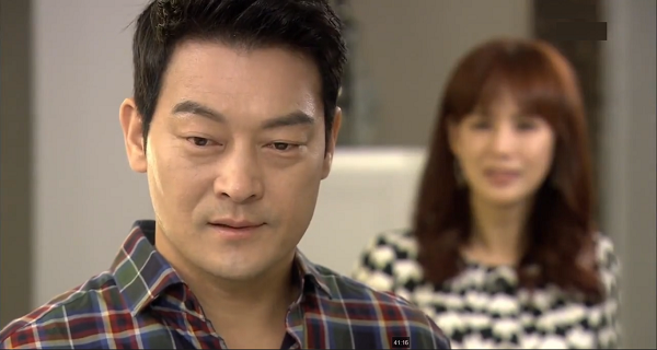 Khi tôi đang tự đắc với gia đình chồng của em gái, thì chồng tôi xuất hiện với cương vị là một gã quản lý khiến tôi bẽ mặt