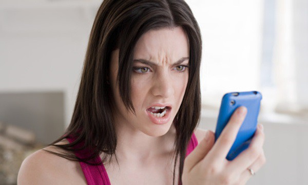 Chán nản khi vợ cũ của chồng suốt ngày léo nhéo đòi trả chồng