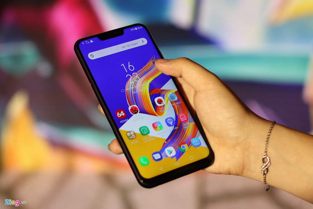 Asus bán Zenfone 5Z giống iPhone X giá 12,5 triệu tại VN