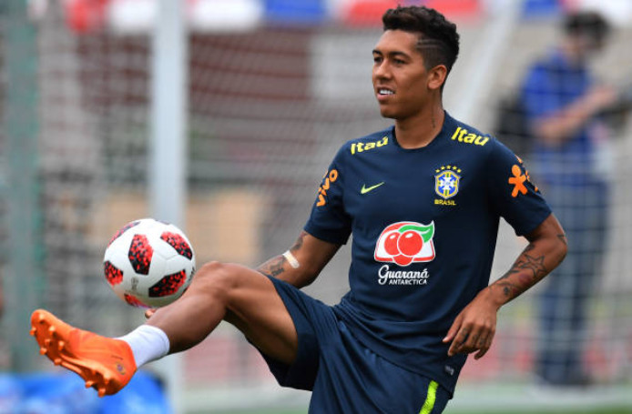 Dàn sao Brazil đưa con tới sân tập trước trận sinh tử với Bỉ