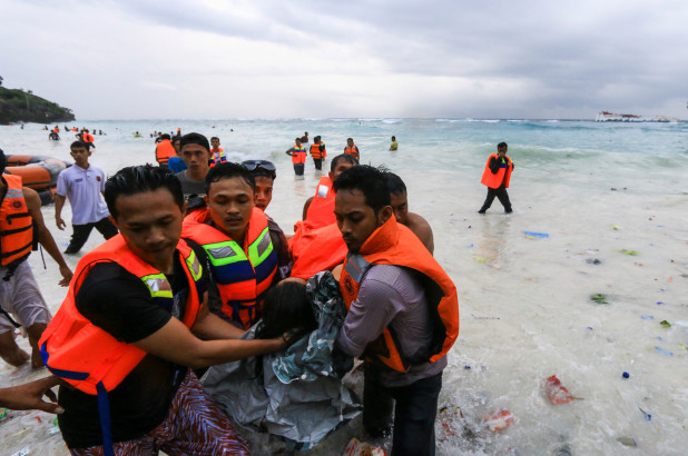 Hé lộ lý do 130 người thoát chết vụ phá chìm ở Indonesia
