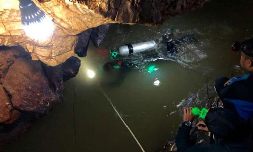 Ba phương án giải cứu đội bóng nhí Thái Lan khỏi hang ngập nước