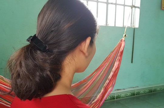 Cho thôi việc phó trưởng công an xã bị tố sàm sỡ thiếu nữ 16 tuổi