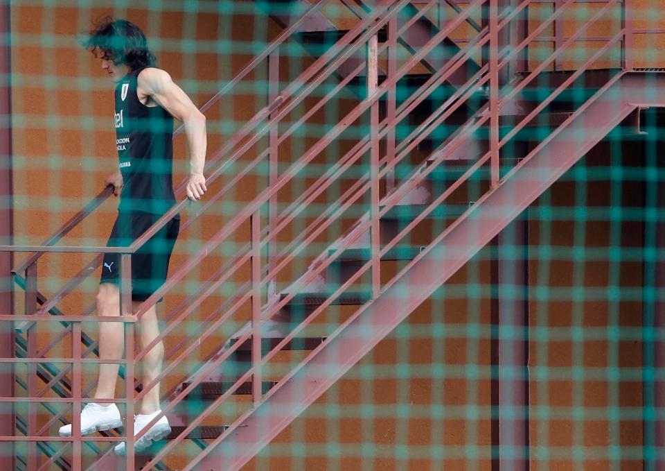 Mất đại pháo Cavani, Uruguay bấn loạn trước cuộc đấu Pháp