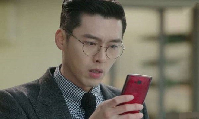 Chồng thương vợ là thế bỗng nổi điên và đánh vợ khi đọc được dòng bình luận vô duyên trên Facebook