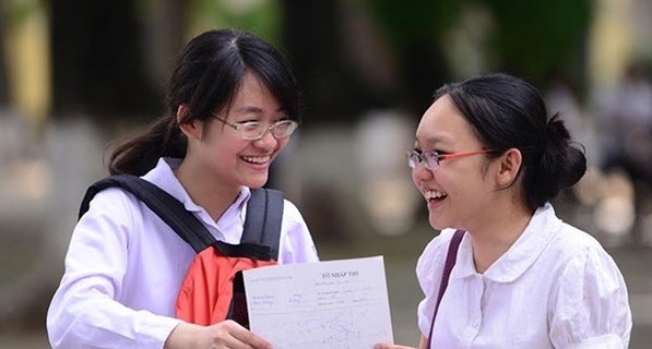 Hà Nội: Điểm chuẩn lớp 10 hạ, rớt thành đỗ, phụ huynh đôn đáo làm hồ sơ