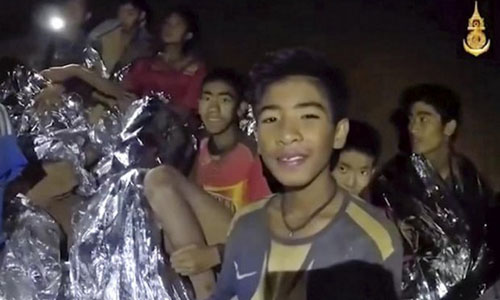 Quốc vương Thái Lan hối thúc giải cứu đội bóng nhí