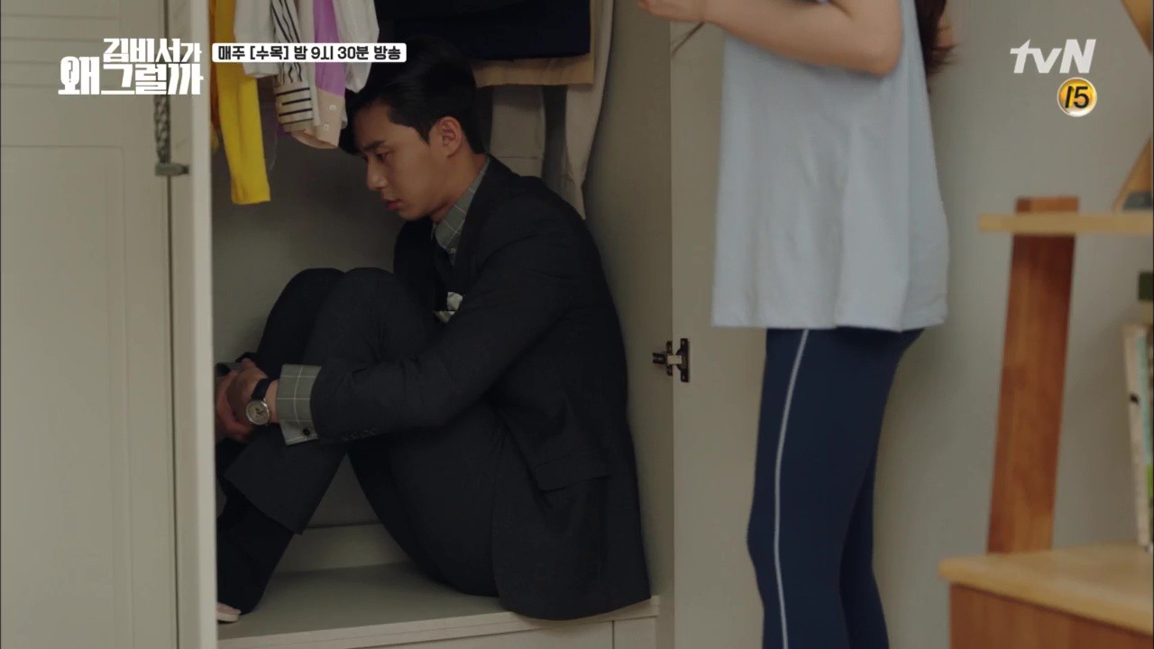 Thư Ký Kim tập 9: Fan bấn loạn với cảnh nóng trong tủ quần áo của Park Seo Joon và Park Min Young Thư Ký Kim tập 9: Fan bấn loạn với cảnh nóng trong tủ quần áo của Park Seo Joon và Park Min Young