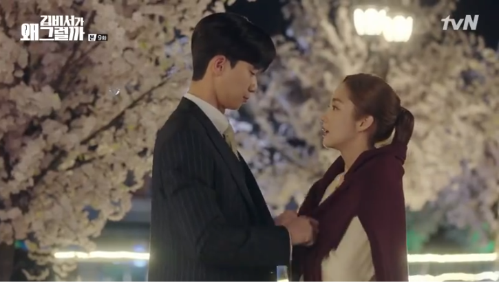 Thư Ký Kim tập 9: Fan bấn loạn với cảnh nóng trong tủ quần áo của Park Seo Joon và Park Min Young Thư Ký Kim tập 9: Fan bấn loạn với cảnh nóng trong tủ quần áo của Park Seo Joon và Park Min Young
