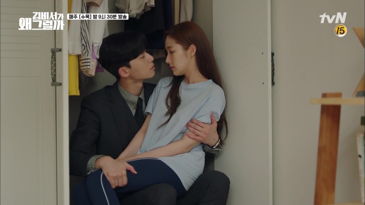 Thư Ký Kim tập 9: Fan bấn loạn với cảnh nóng trong tủ quần áo của Park Seo Joon và Park Min Young Thư Ký Kim tập 9: Fan bấn loạn với cảnh nóng trong tủ quần áo của Park Seo Joon và Park Min Young