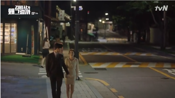 Thư Ký Kim tập 9: Fan bấn loạn với cảnh nóng trong tủ quần áo của Park Seo Joon và Park Min Young Thư Ký Kim tập 9: Fan bấn loạn với cảnh nóng trong tủ quần áo của Park Seo Joon và Park Min Young