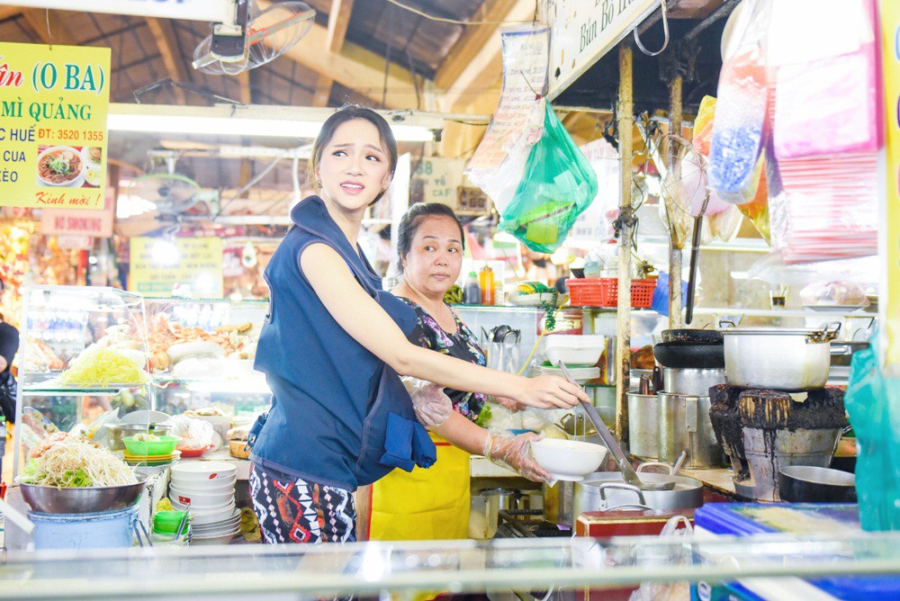 Khi đàn ông mang bầu tập 7: Hương Giang - Trấn Thành đấu khẩu vì tranh giành địa bàn... bán bún bò Khi đàn ông mang bầu tập 7: Hương Giang - Trấn Thành đấu khẩu vì tranh giành địa bàn... bán bún bò