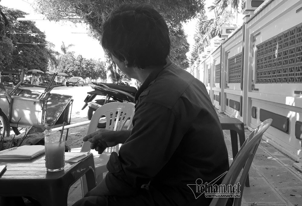 Tắm cho cháu gái 5 tuổi, bà ngoại chết sững thấy sưng vùng kín