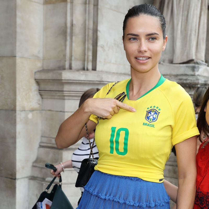 Dàn mẫu xinh đẹp, nổi tiếng cổ vũ Brazil tại World Cup 2018