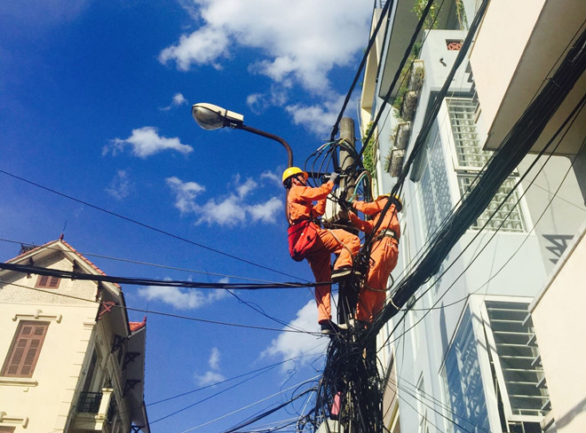 Nắng nóng lịch sử, lượng điện tiêu thụ cũng liên tiếp phá kỷ lục