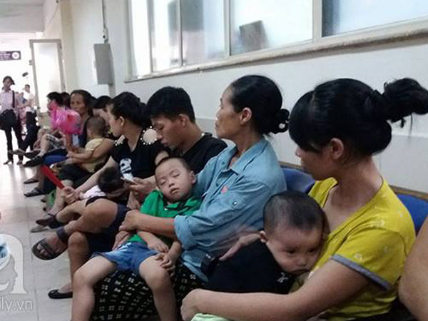 Con ho khò khè mãi không khỏi vì mẹ thường làm điều này trong những ngày nóng đỉnh điểm Con ho khò khè mãi không khỏi vì mẹ thường làm điều này trong những ngày nóng đỉnh điểm