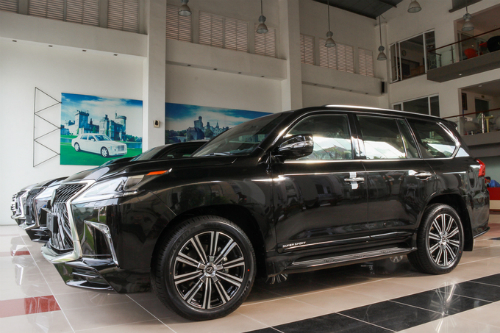 Ôtô nhập khẩu khan hàng, giá cao sau nửa năm bị chặn cửa