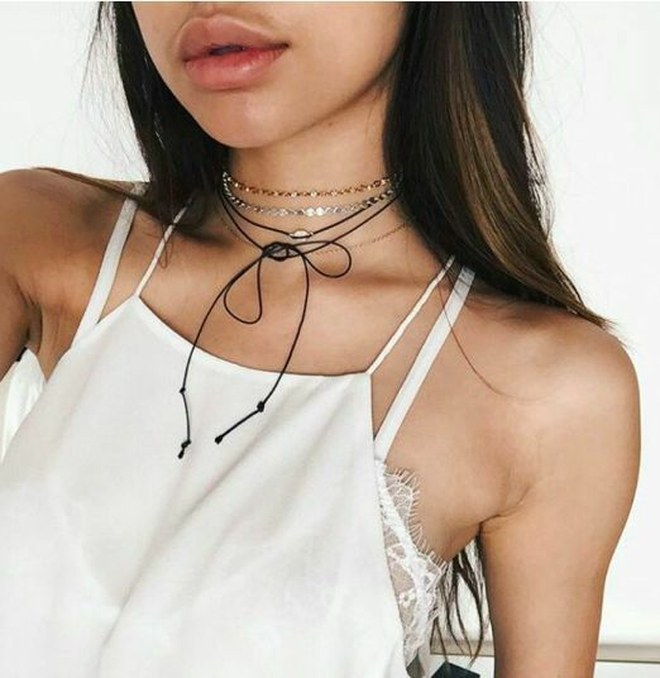 Mặc áo trắng, bạn hãy diện thêm 1 trong 5 món phụ kiện này để trông sang chảnh, phong cách hơn tức thì Mặc áo trắng, bạn hãy diện thêm 1 trong 5 món phụ kiện này để trông sang chảnh, phong cách hơn tức thì